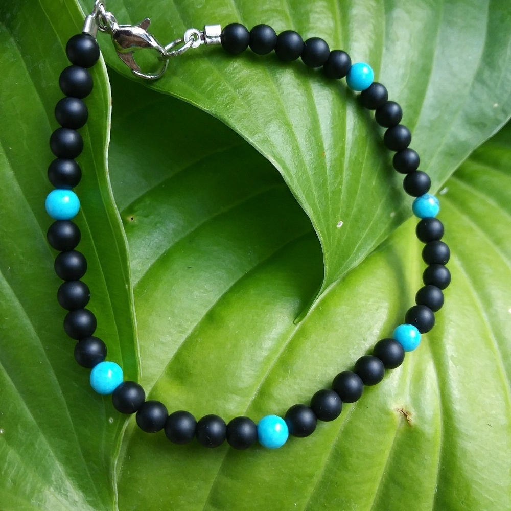 Handmade Magnesite Turquoise and Onyx Bracelet